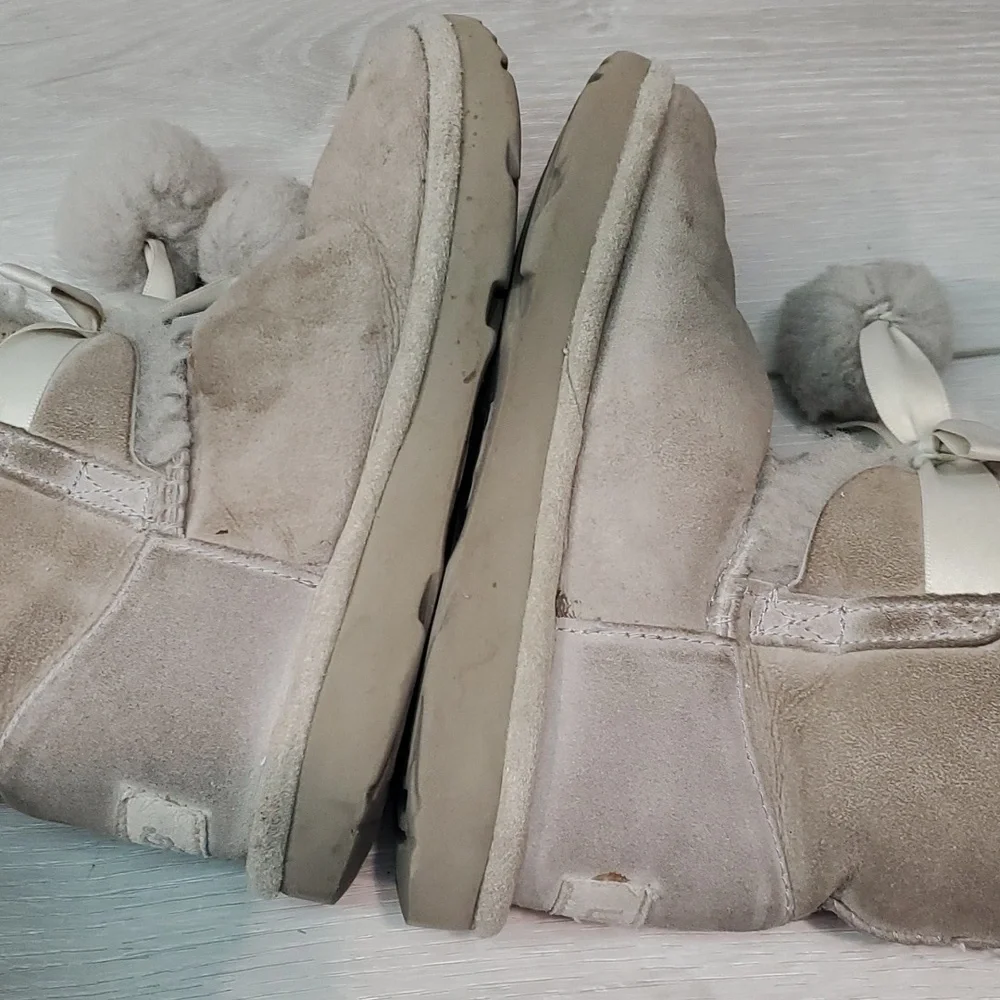 Ugg Australia Kids Girls Gita Pom Pom Leather Sheepskin Boots shoes sz 11